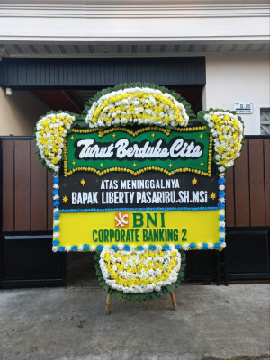 Papan Bunga Duka di Pulau Atas
