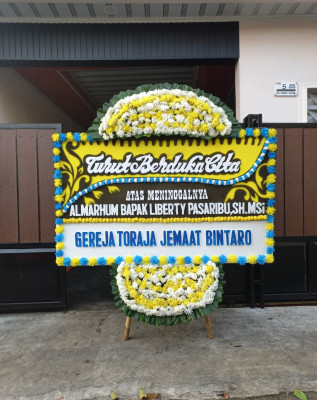Papan Bunga Duka di Pulau Atas