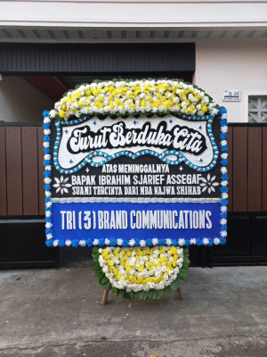 Papan Bunga Duka di Pulau Atas